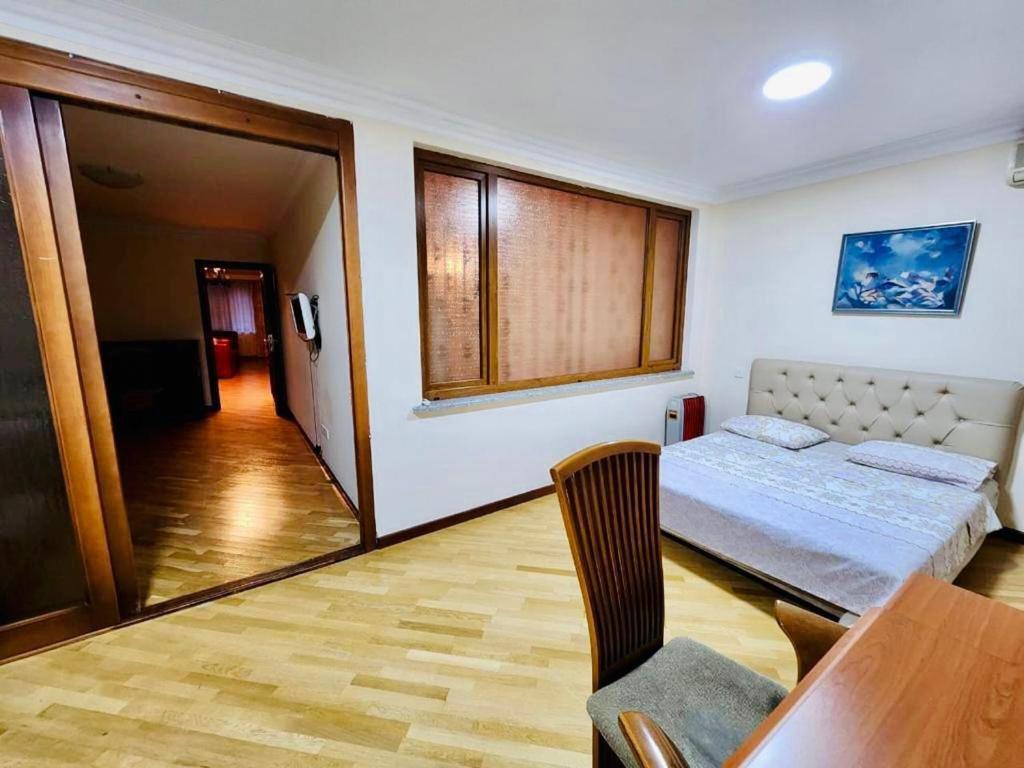 Family Spacious 3 Bedroom Apartment In The Middle Of City Center, Next To North Avenue Jereván Kültér fotó